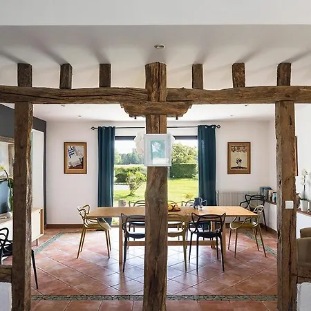 Sleeps 10 *